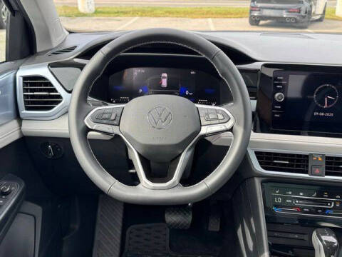 2025 Volkswagen Taos SE 4Motion