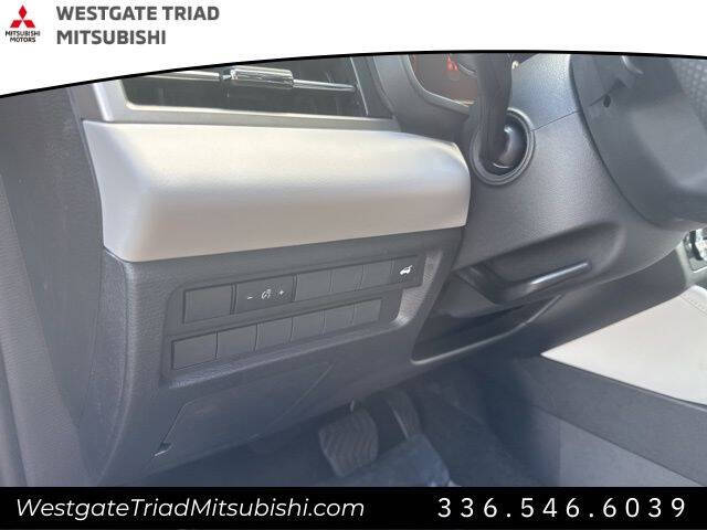 2025 Mitsubishi Outlander SE