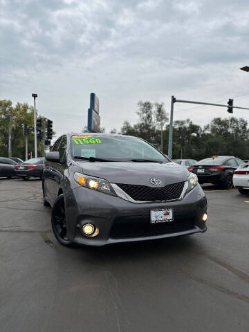 2011 Toyota Sienna for sale at Auto Land Inc in Crest Hill IL