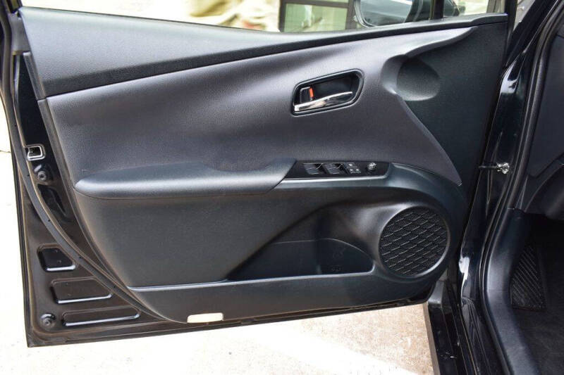 2022 Toyota Prius LE