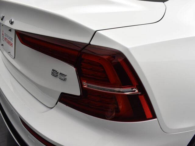 2024 Volvo S60 B5 Core Dark Theme