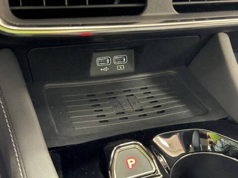 2025 VinFast VF8 Plus