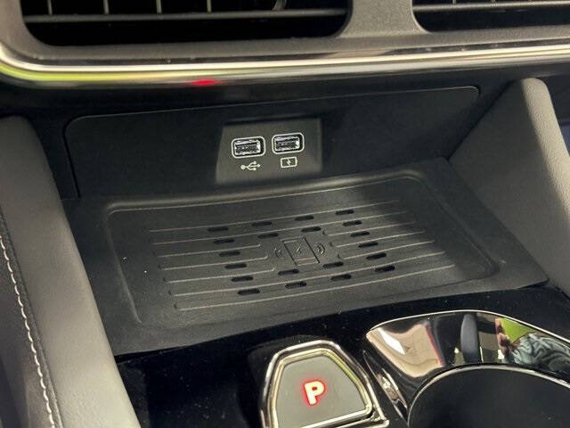 2025 VinFast VF8 Plus