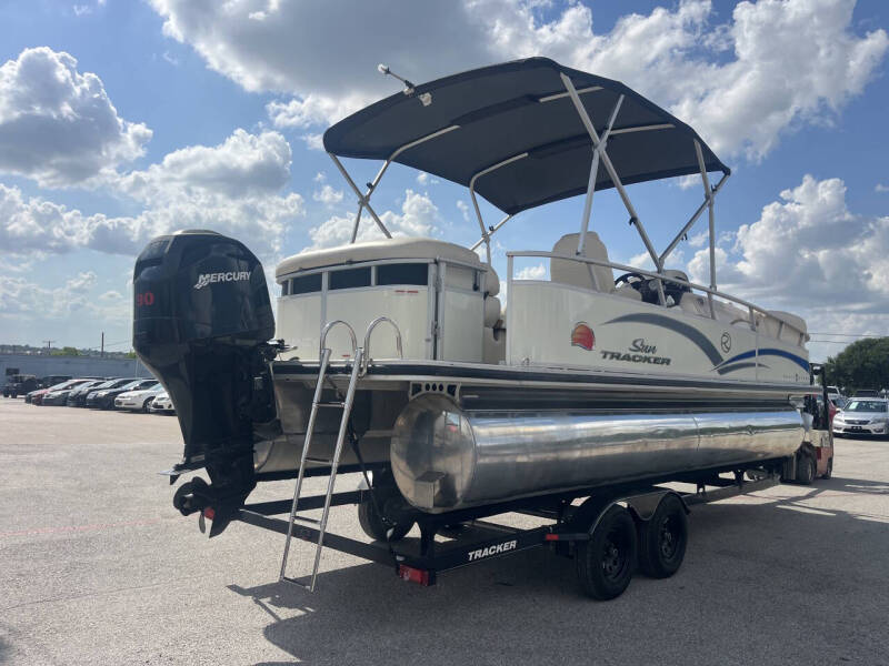 2011 Sun Tracker Regency Party Barge 22