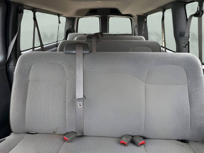2025 Chevrolet Express LS 3500
