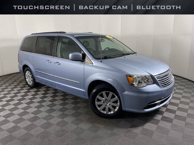 2016 Chrysler Town & Country Touring's photo