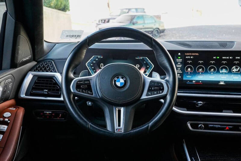 2023 BMW X7 M60i