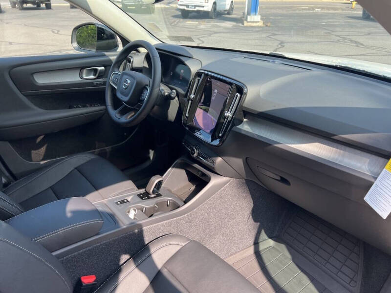 2026 Volvo XC40 B5 Core