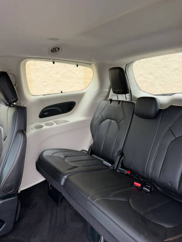 2017 Chrysler Pacifica Touring-L Plus