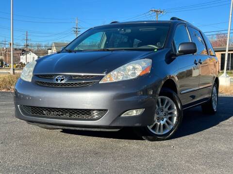 2007 Toyota Sienna for sale at MAGIC AUTO SALES in Little Ferry NJ