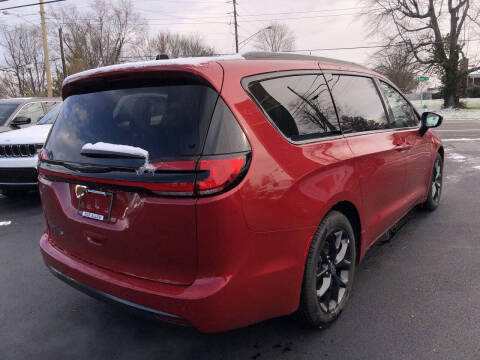 2026 Chrysler Pacifica Select