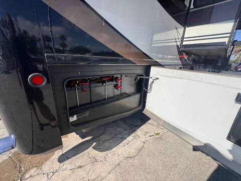 2018 Freightliner XCM Chassis