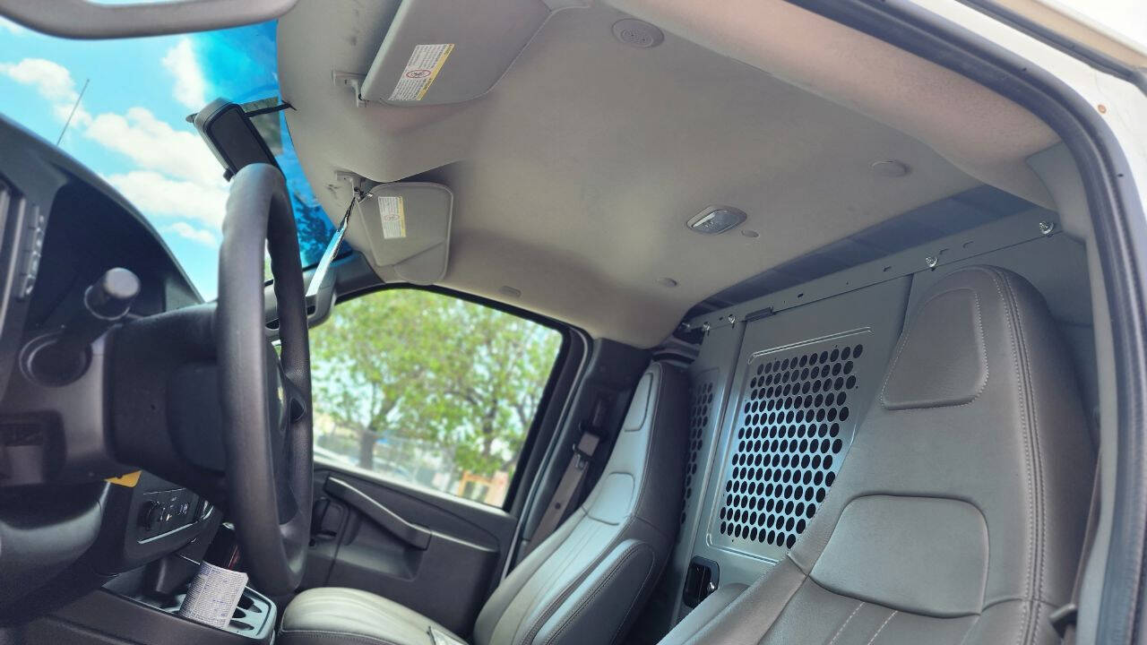 2020 Chevrolet Express  - $18,900