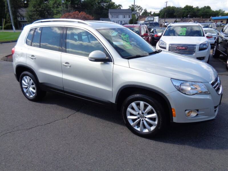 2011 Volkswagen Tiguan for sale at BETTER BUYS AUTO INC in East Windsor CT