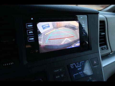 2015 Toyota Sienna LE Mobility 7-Passenger