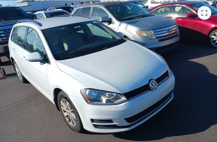 2015 Volkswagen Golf SportWagen TSI S's photo