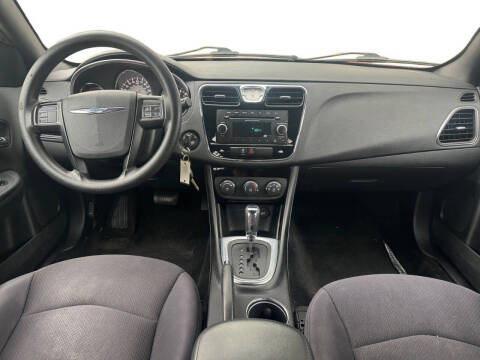 2013 Chrysler 200 LX