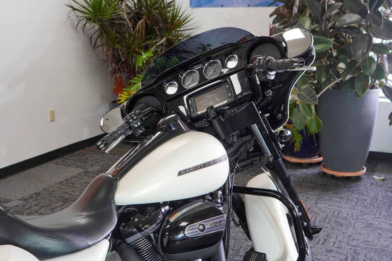 2018 Harley-Davidson Street Glide Special
