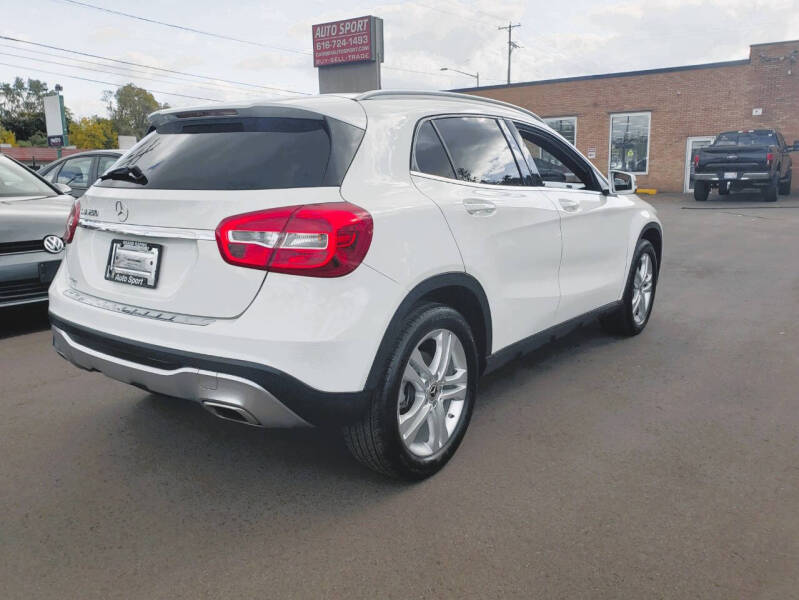 2019 Mercedes-Benz GLA-Class GLA250 photo 6