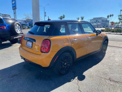 2017 MINI Hardtop 4 Door Cooper