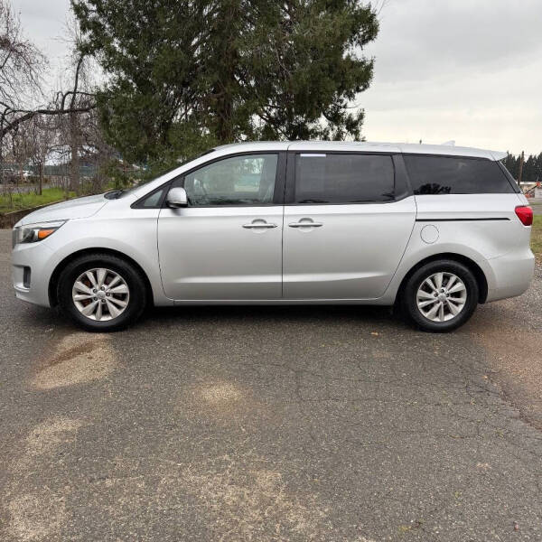 2017 Kia Sedona LX