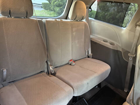 2015 Toyota Sienna LE 8-Passenger