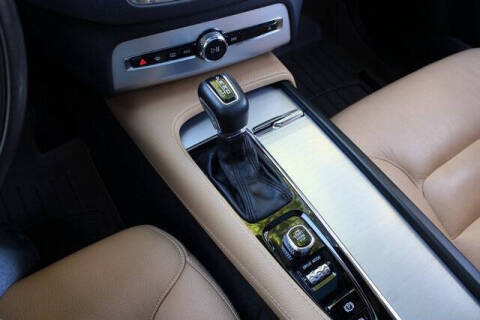 2018 Volvo XC90 T6 Momentum