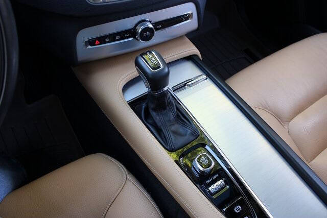 2018 Volvo XC90 T6 Momentum