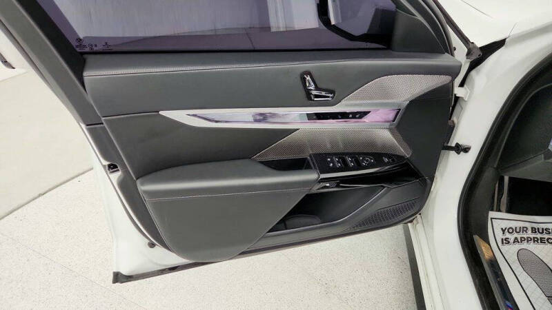 2023 BMW 7 Series 740i