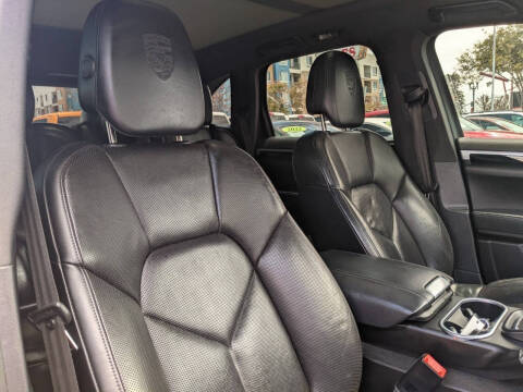 2017 Porsche Cayenne Platinum Edition