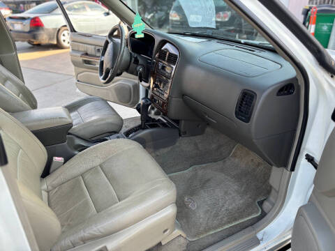 1999 Infiniti QX4