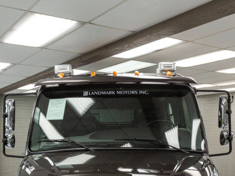 2018 Freightliner M2 106