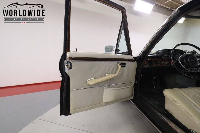 1972 Mercedes-Benz 300-Class