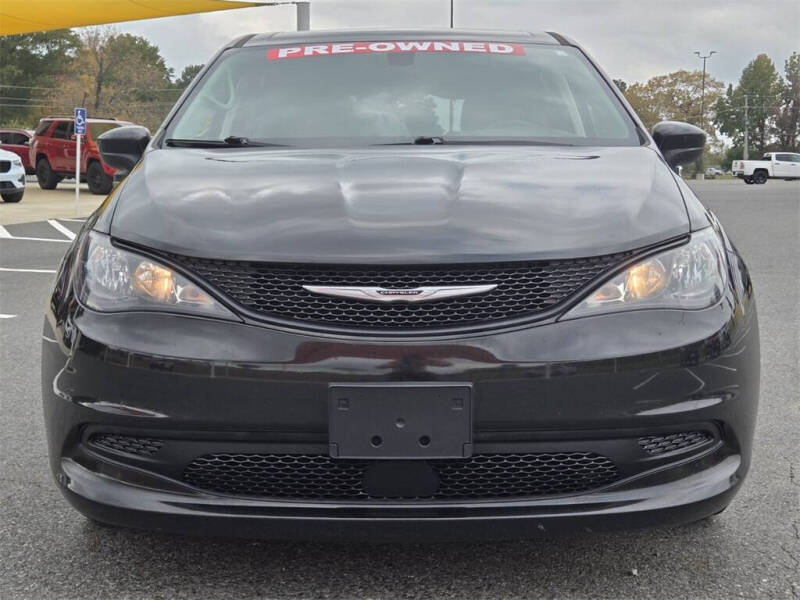 2022 Chrysler Voyager LX