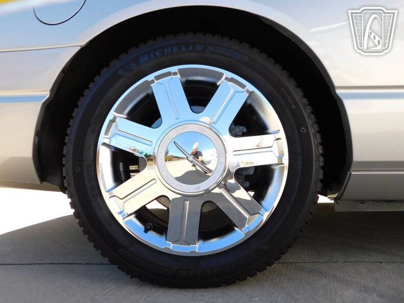 2005 Ford Thunderbird Deluxe