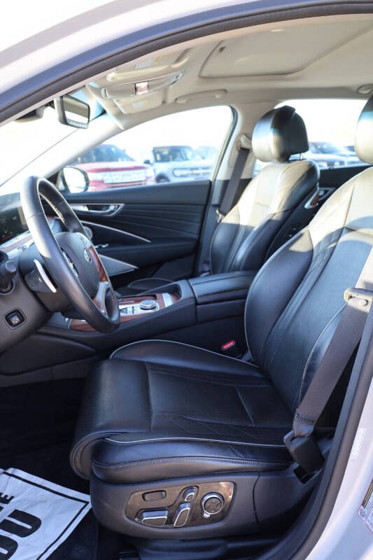 2020 Kia K900 Luxury