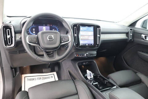 2024 Volvo XC40 B5 Plus Dark Theme