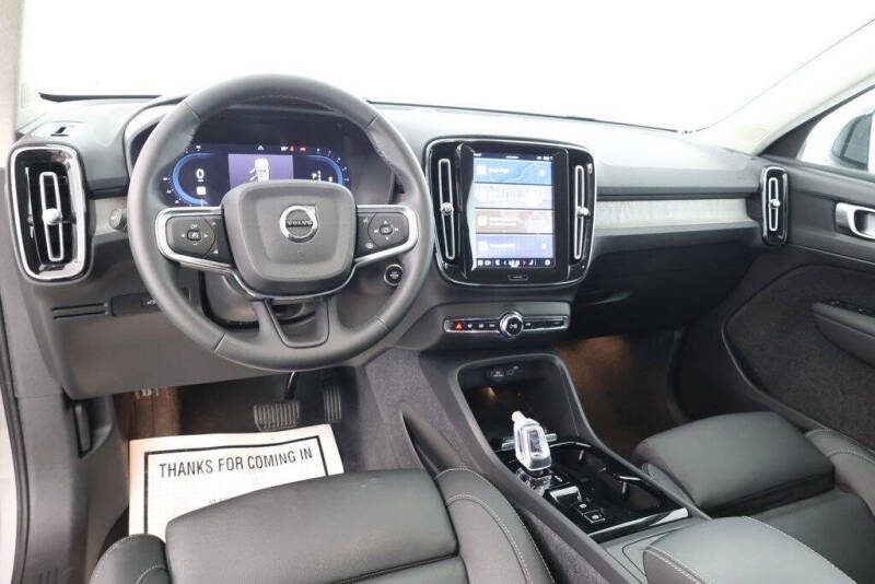 2024 Volvo XC40 B5 Plus Dark Theme