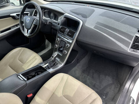 2016 Volvo XC60 T5 Drive-E Platinum