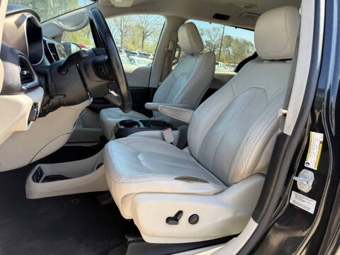 2017 Chrysler Pacifica Touring-L