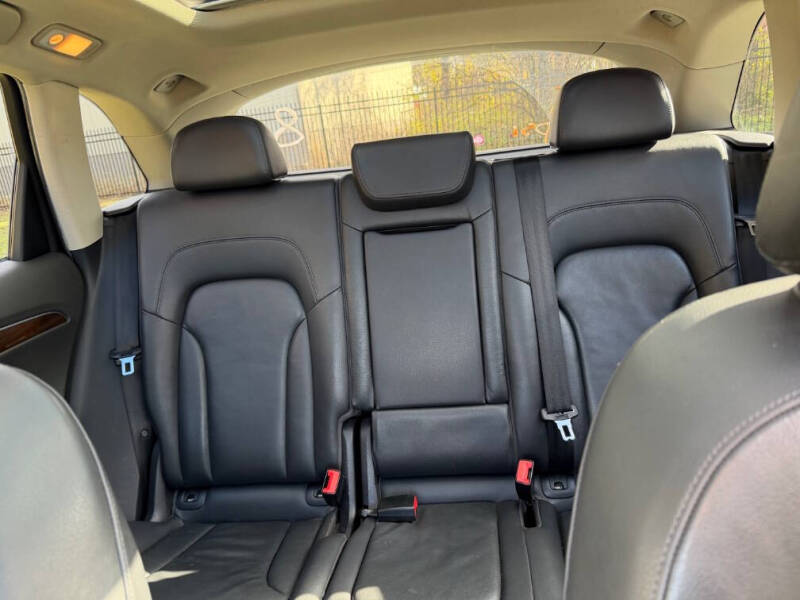 2011 Audi Q5 2.0T quattro Premium Plus