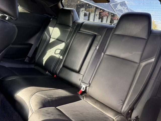 2018 Dodge Challenger SXT Plus