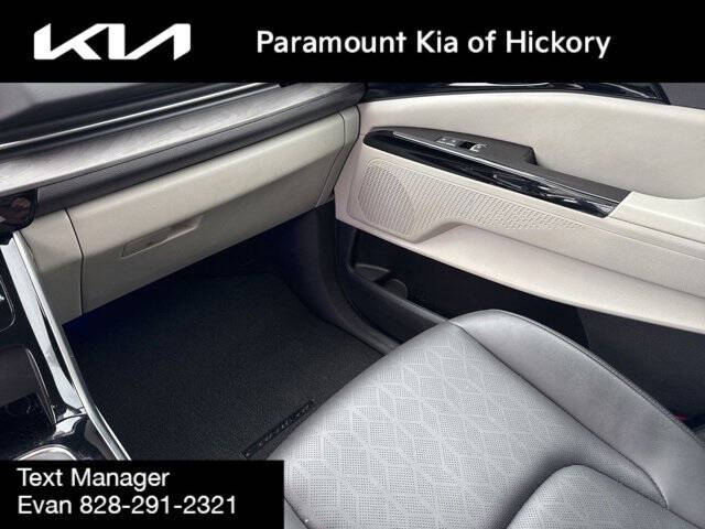 2024 Kia Carnival EX