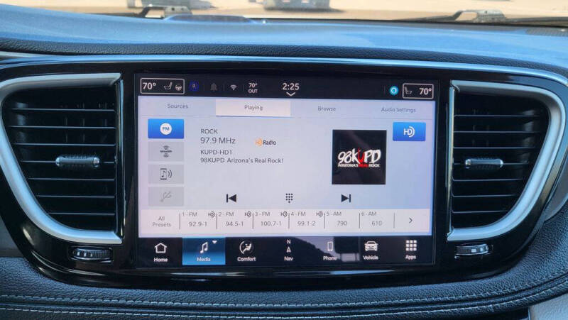 2024 Chrysler Pacifica Plug-In Hybrid Select