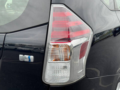 2017 Toyota Prius v Four