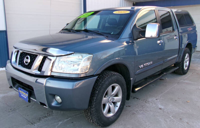 2010 Nissan Titan LE's photo