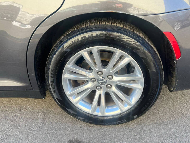 2017 Chrysler 300 C
