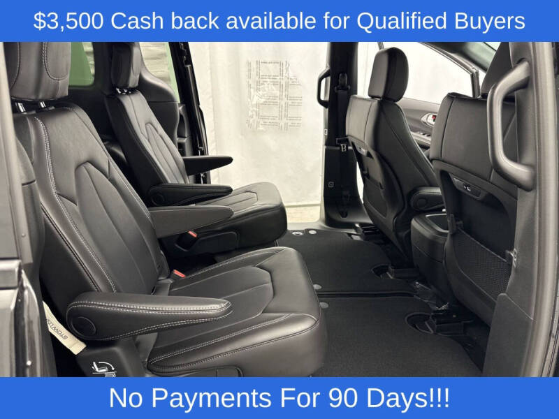 2026 Chrysler Pacifica Select