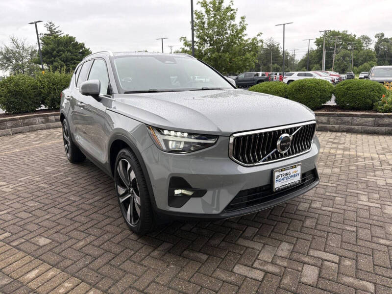 2024 Volvo XC40 B5 Ultimate Bright Theme