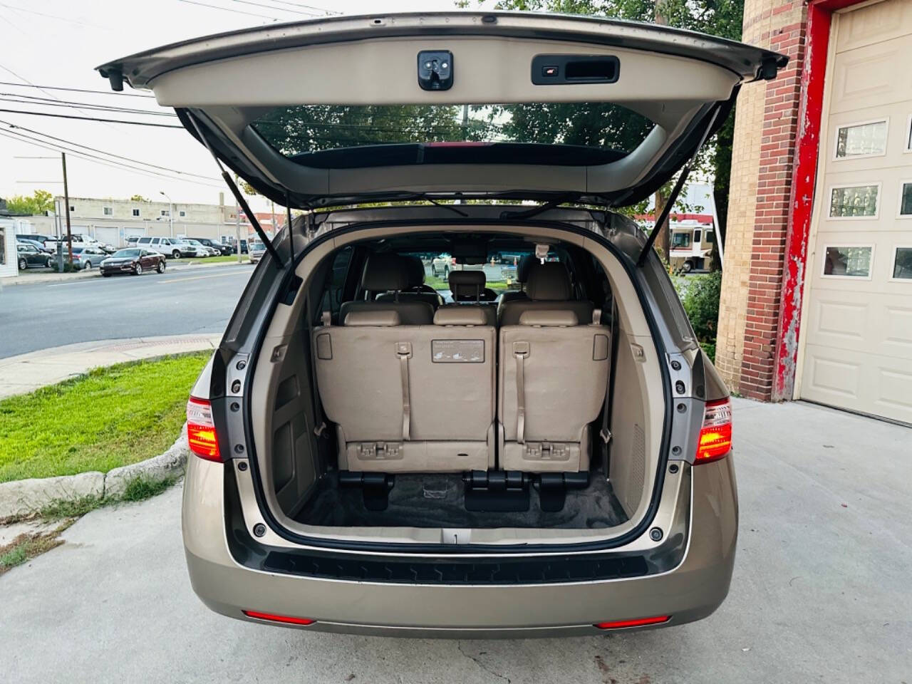 2011 Honda Odyssey for sale at American Dream Motors in Winchester, VA